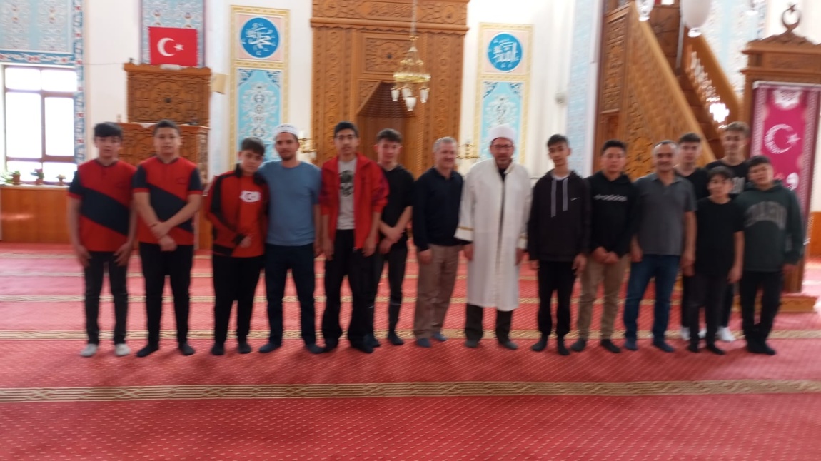 Öğle Namazını öğrencilerimizle Tevhid Camii'nde eda ettik.